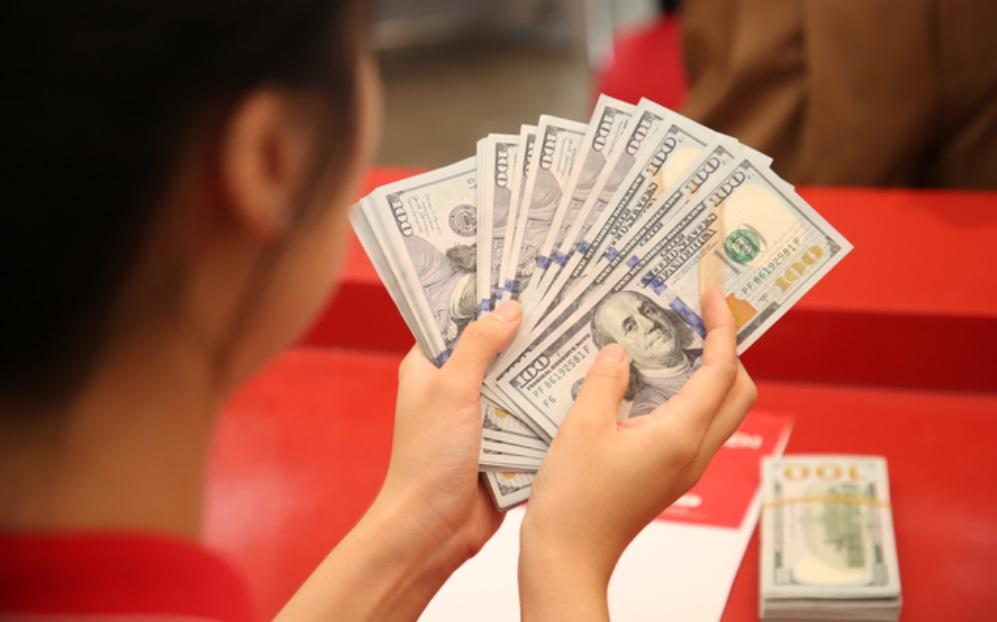 Giá USD tự do quay đầu giảm mạnh